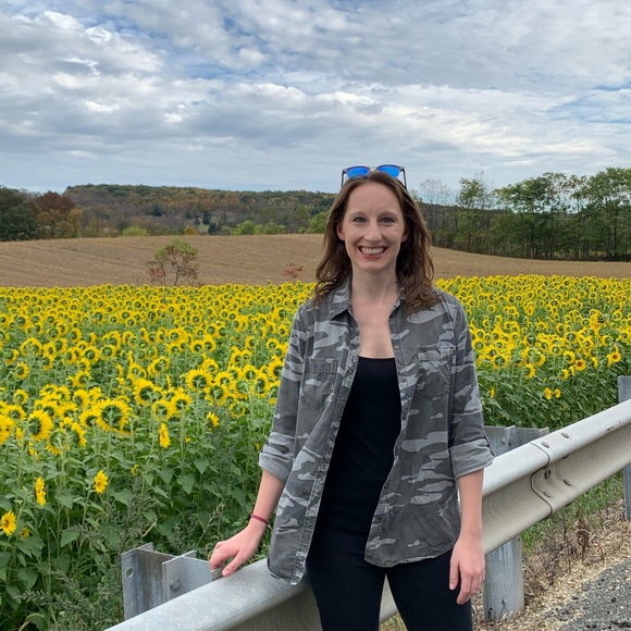 Meet your Posher, Christie - Picture 2 of 3